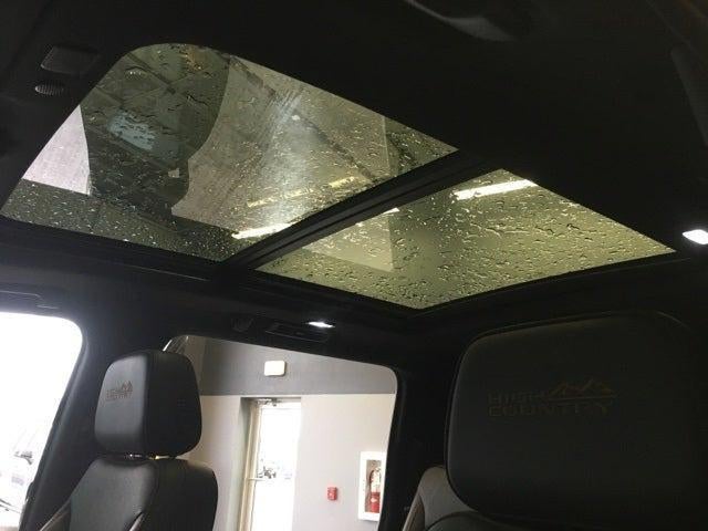 2022 Chevrolet Suburban High Country