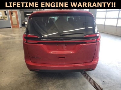 2025 Chrysler Pacifica Select
