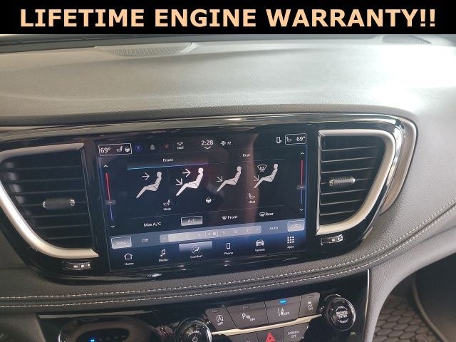 2025 Chrysler Pacifica Select