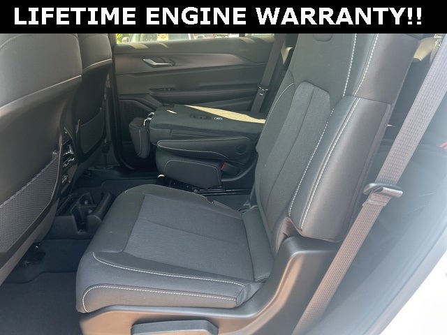 2025 Jeep Grand Cherokee GRAND CHEROKEE L LAREDO X 4X4