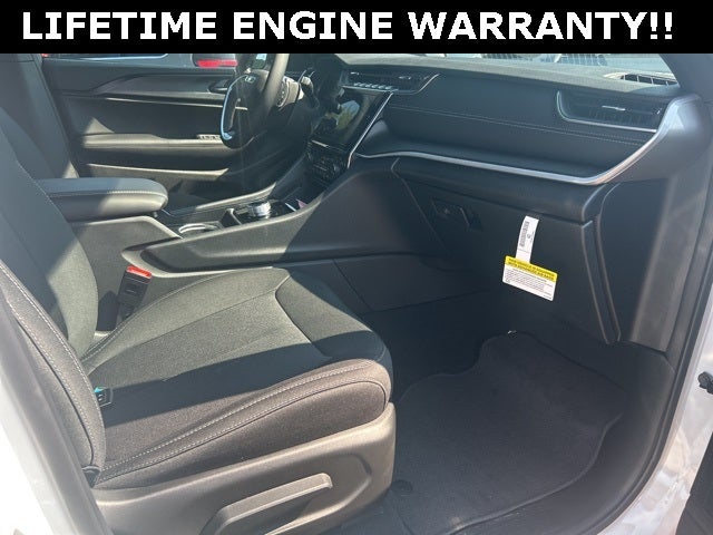 2025 Jeep Grand Cherokee GRAND CHEROKEE L LAREDO X 4X4