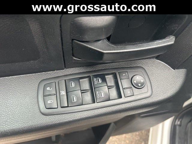 2017 RAM 1500 Express Crew Cab 4x4 5'7' Box