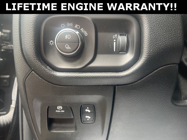 2022 RAM 1500 Big Horn Crew Cab 4x4 5'7' Box