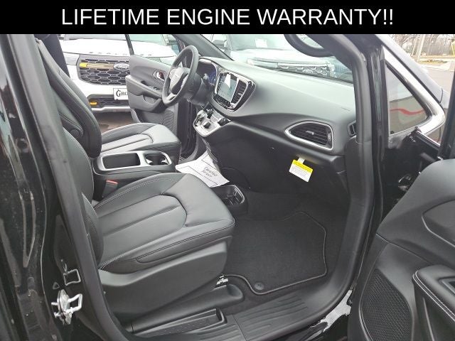 2026 Chrysler Voyager LX