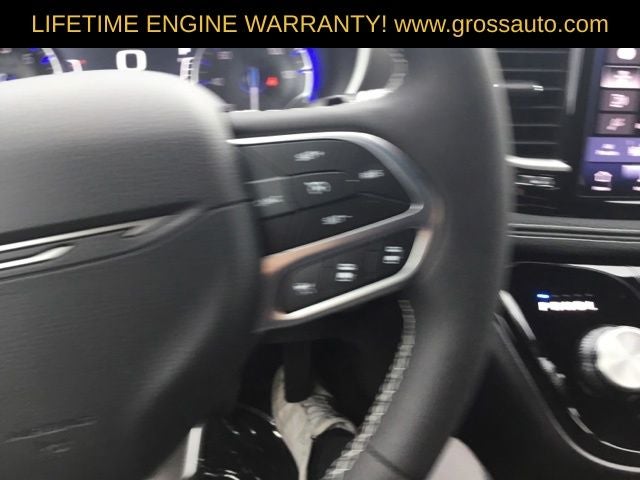 2027 Chrysler Pacifica Select