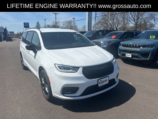 2026 Chrysler Pacifica Select