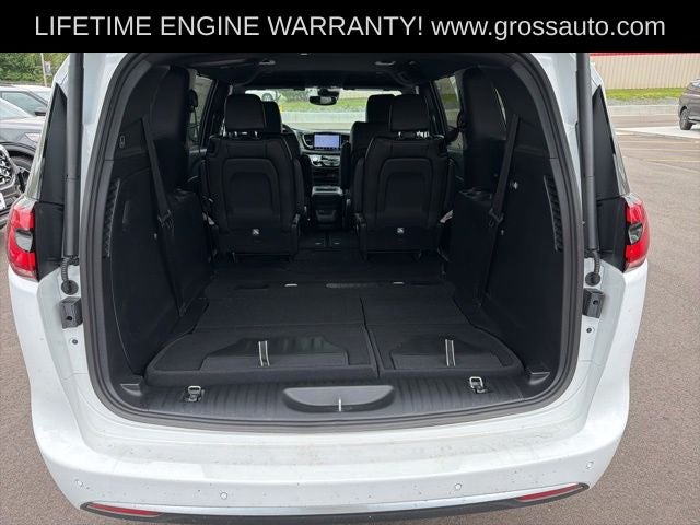 2027 Chrysler Pacifica Select