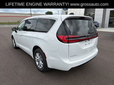 2027 Chrysler Pacifica Select