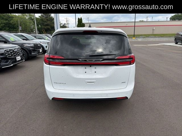 2027 Chrysler Pacifica Select