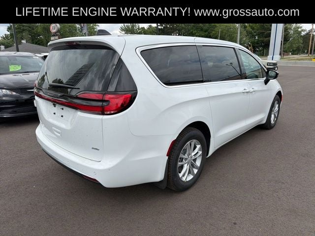 2027 Chrysler Pacifica Select