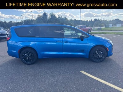 2027 Chrysler Pacifica Select