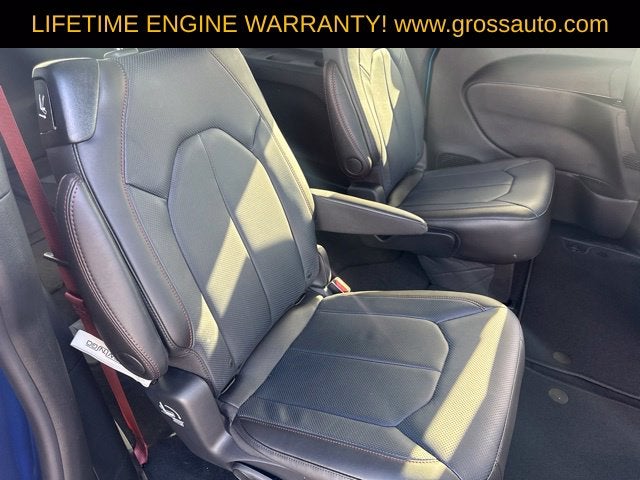 2027 Chrysler Pacifica Select