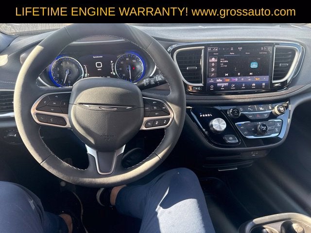 2027 Chrysler Pacifica Select