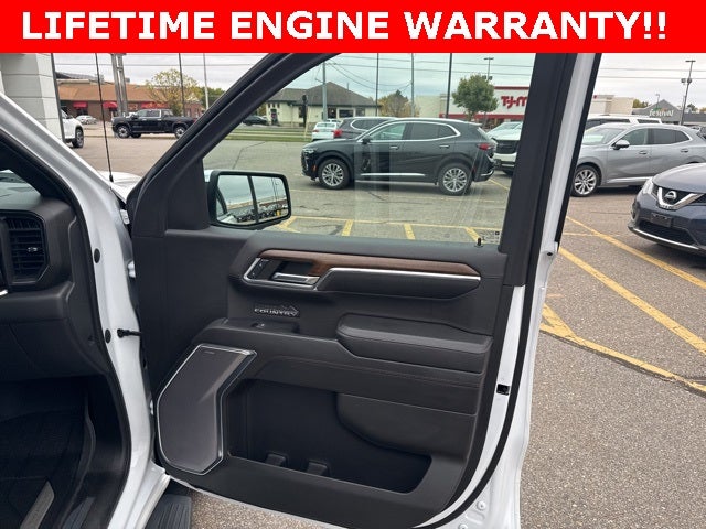 2022 Chevrolet Silverado 1500 4WD Crew Cab Short Bed High Country